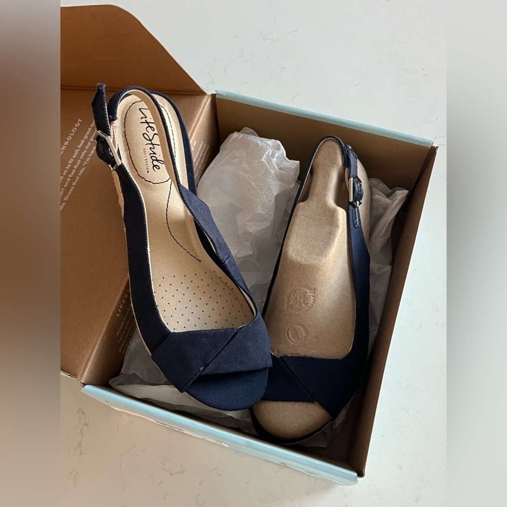 NWT Life Stride Socialite Wedge Sandal - Picture 9 of 11